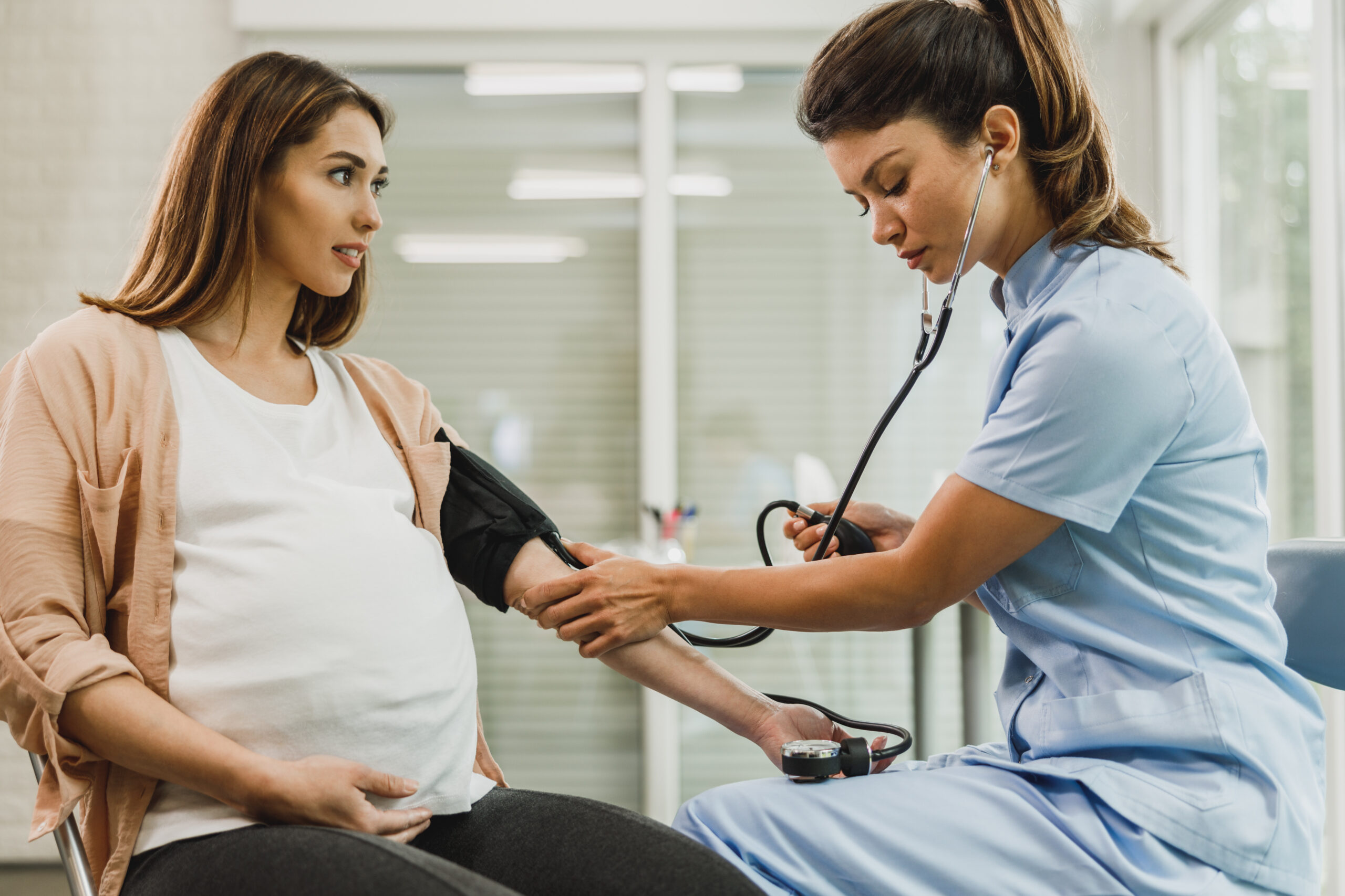 Entwicklung und Gesundheit in Kindheit und Jugend in pflegerischen Situationen während Hitze fördern (CE 10)